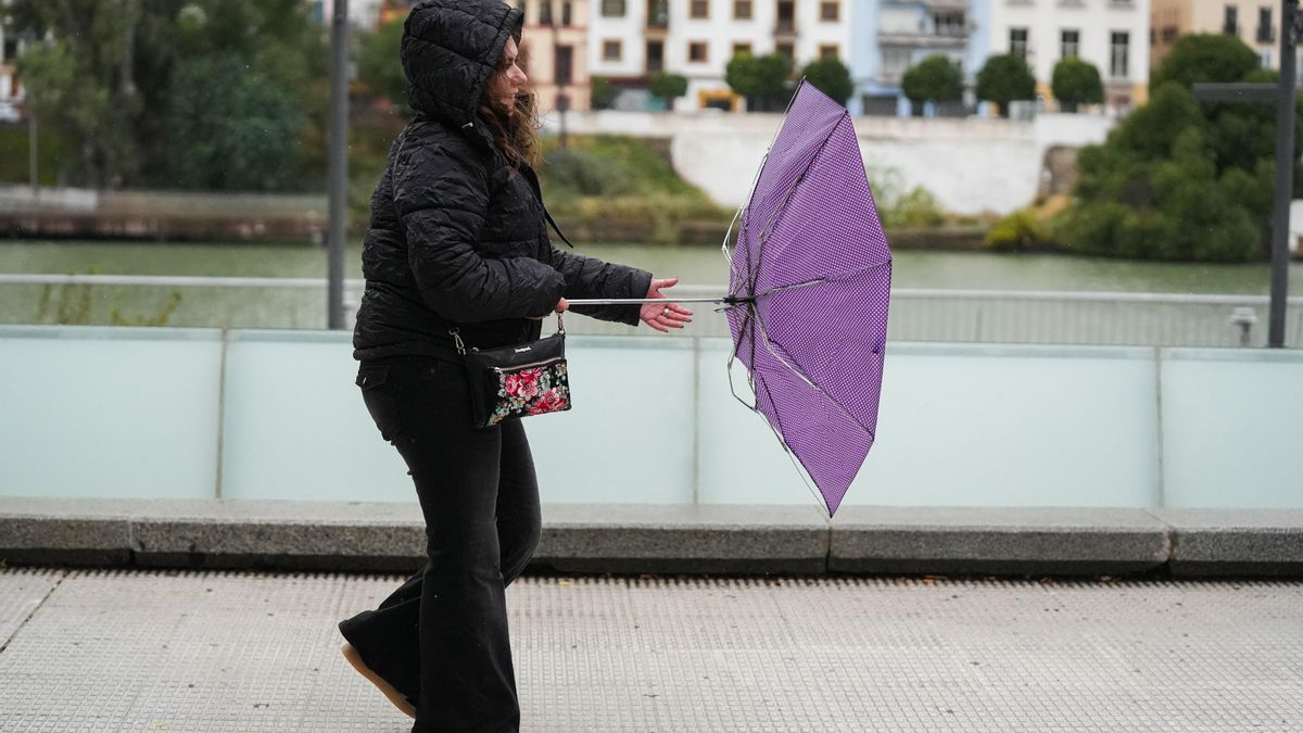 La borrasca 'Claudia' mantiene a Huelva, Sevilla y Cádiz en aviso naranja por lluvias fuertes este sábado