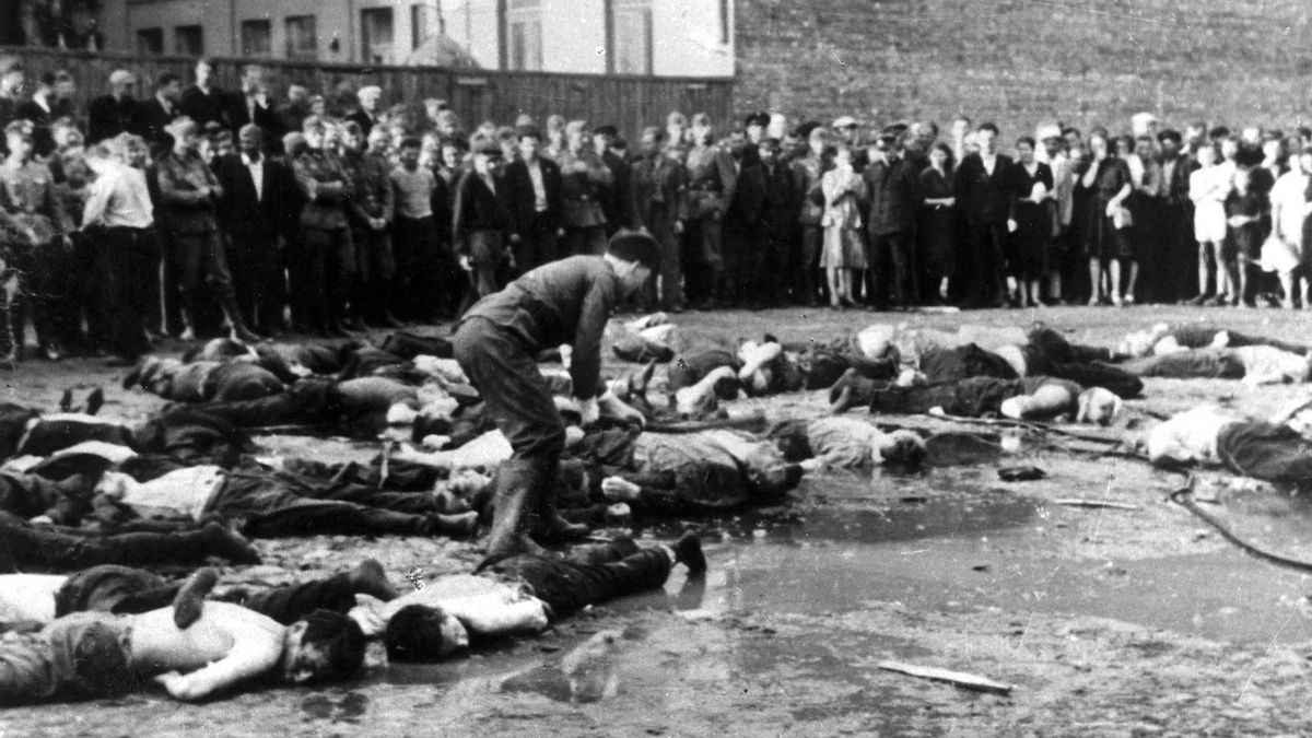 Pogromo de Kaunas en la Lituania ocupada por los alemanes, junio de 1941.
