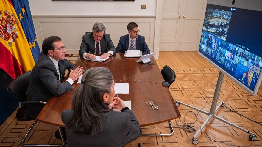 El ministro Albares, durante la videoconferencia con sus homólogos europeos.