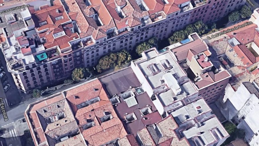 Quedada comercial-vecinal para engalanar una calle de Chamberí por Navidad