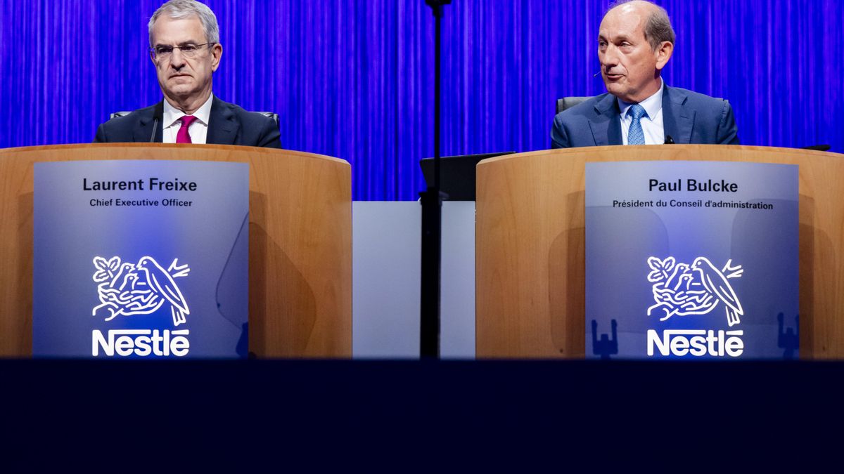 A la izquierda Laurent Freixe, que ha sido destituido como consejero delegado de Nestlé, y Paul Bulcke (derecha), presidente del grupo suizo.