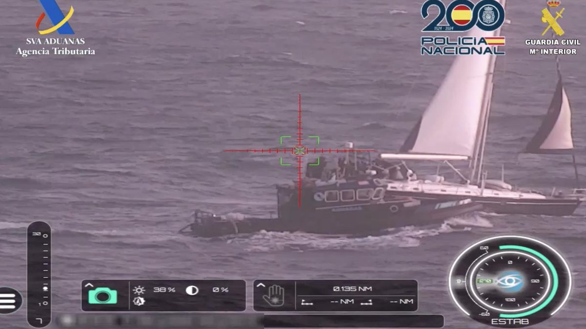 Tres detenidos en un velero interceptado a 740 kilómetros de Canarias con 500 kilos de coca a bordo