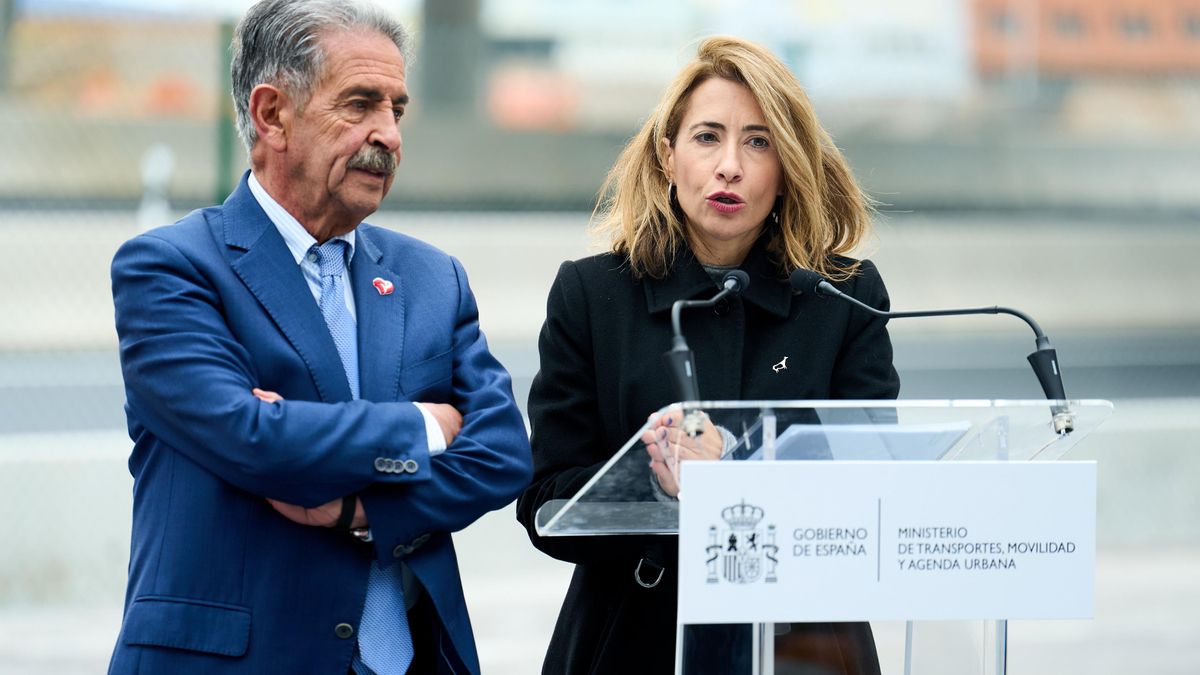 La ministra de Transportes, Movilidad y Agenda Urbana, Raquel Sánchez, y el presidente de Cantabria, Miguel Ángel Revilla