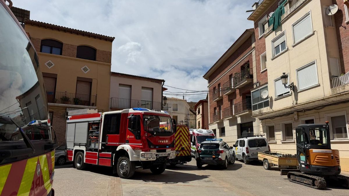Dos trabajadores quedan atrapados tras derrumbarse una vivienda en obras en Sariñena, en Huesca