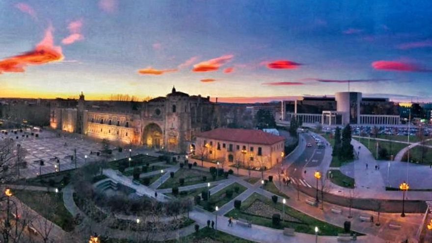 Vista general de San Marcos y Eras de Renueva al atardecer. / María Cantalapiedra