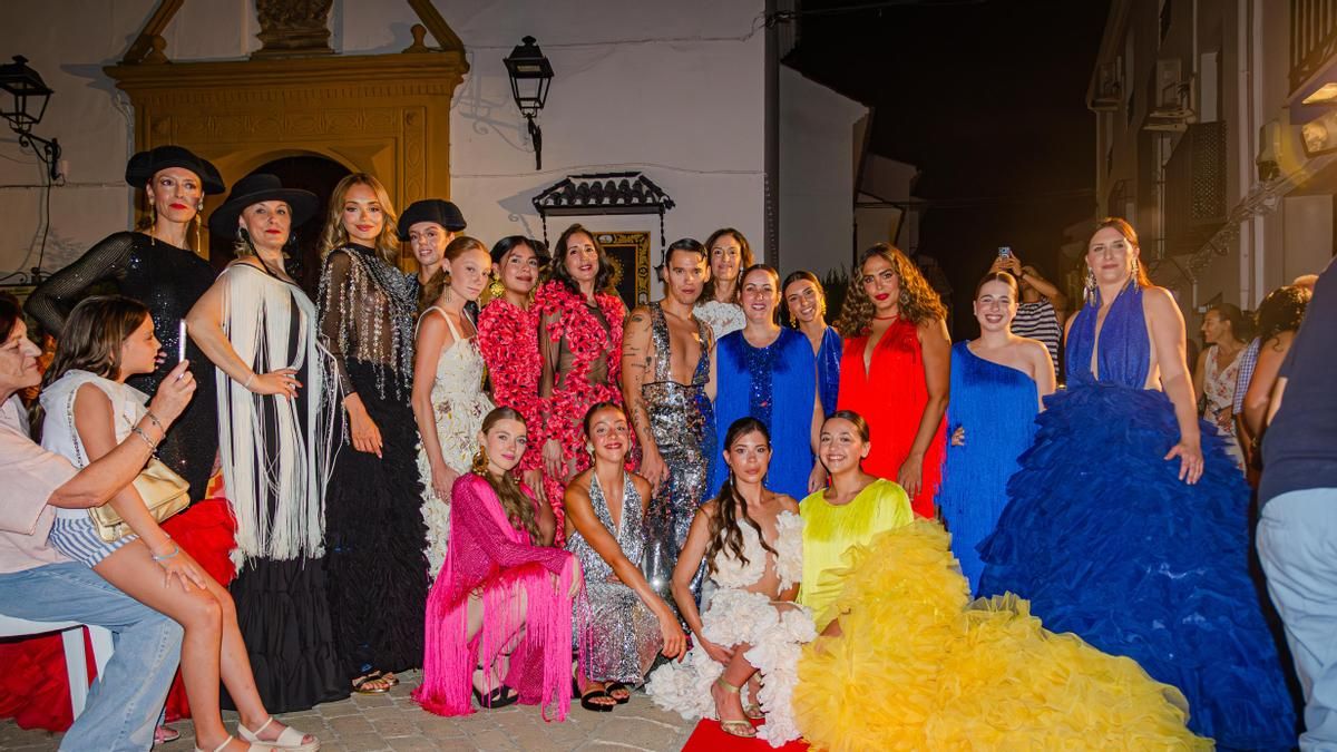 Carcabuey clausura su verano cultural con un desfile del diseñador cordobés José Perea