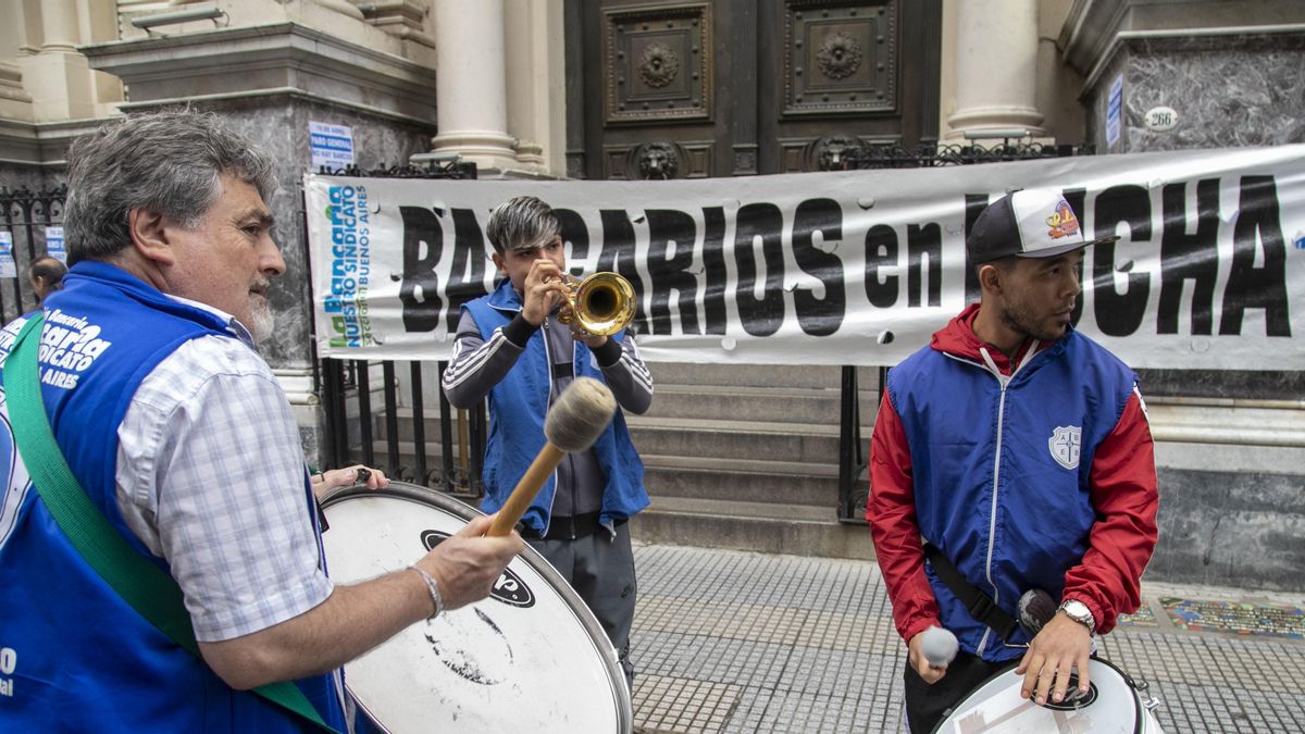 Universitarios, bancarios y organizaciones sociales protagonizan una semana de paros y movilizaciones