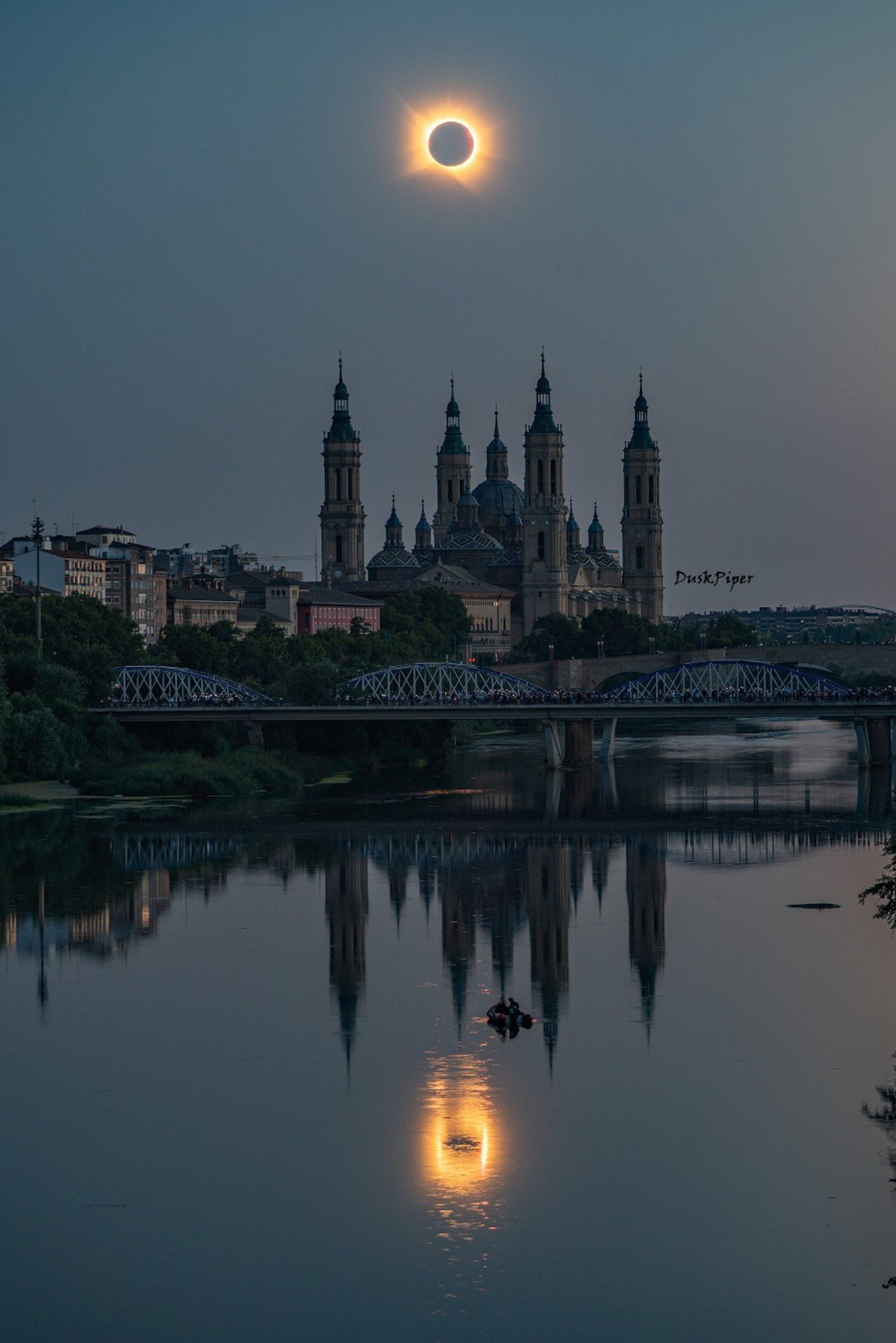 La NASA fotografía el eclipse solar total sobre Zaragoza