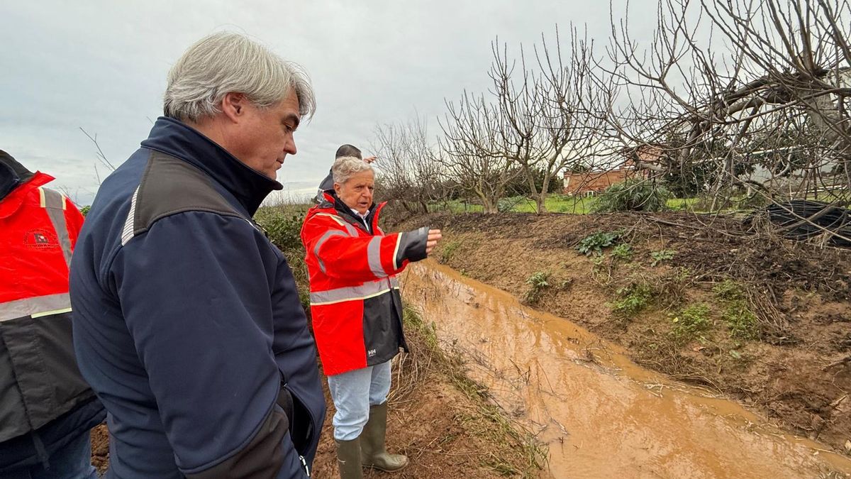 La Diputación de Córdoba actúa en una canalización en Los Mochos para evitar problemas por la lluvia