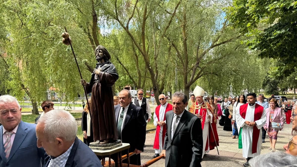El Centro Gallego de Vitoria se ahorra más de 6.000 euros de una orquesta porque desafinaba y no se sabía la letra