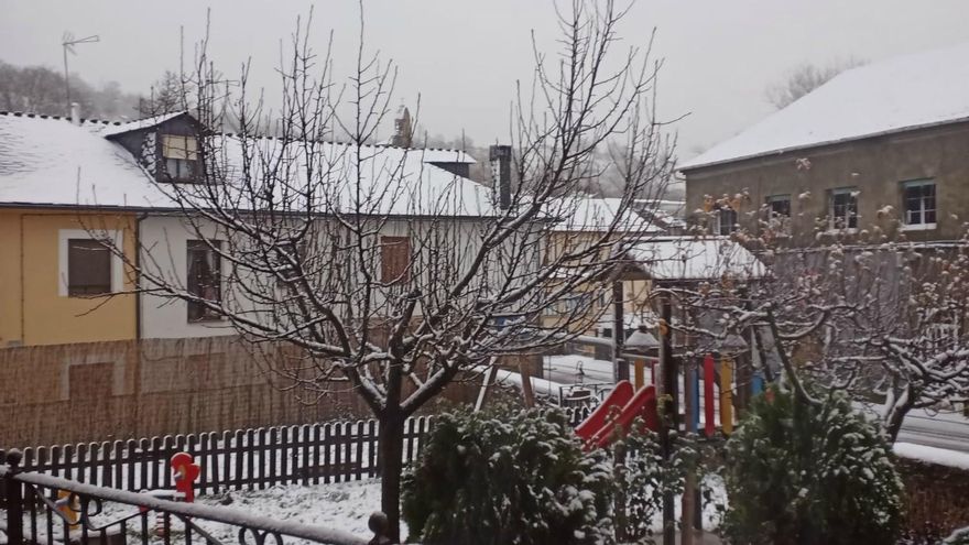 Nieve en Noceda esta mañana de lunes. / Foto: Hotel las Fontaninas