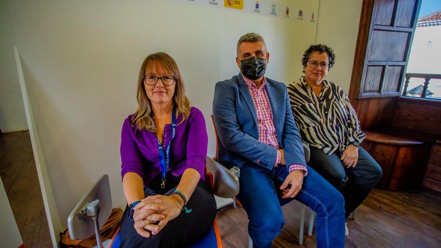 La abogada Dulce García junto a sus compañeros en la Casa Massieu