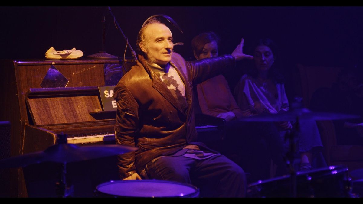 Nacho Vera interpreta 'Antigua novedad' en el Teatro El Albéitar de la ciudad de León