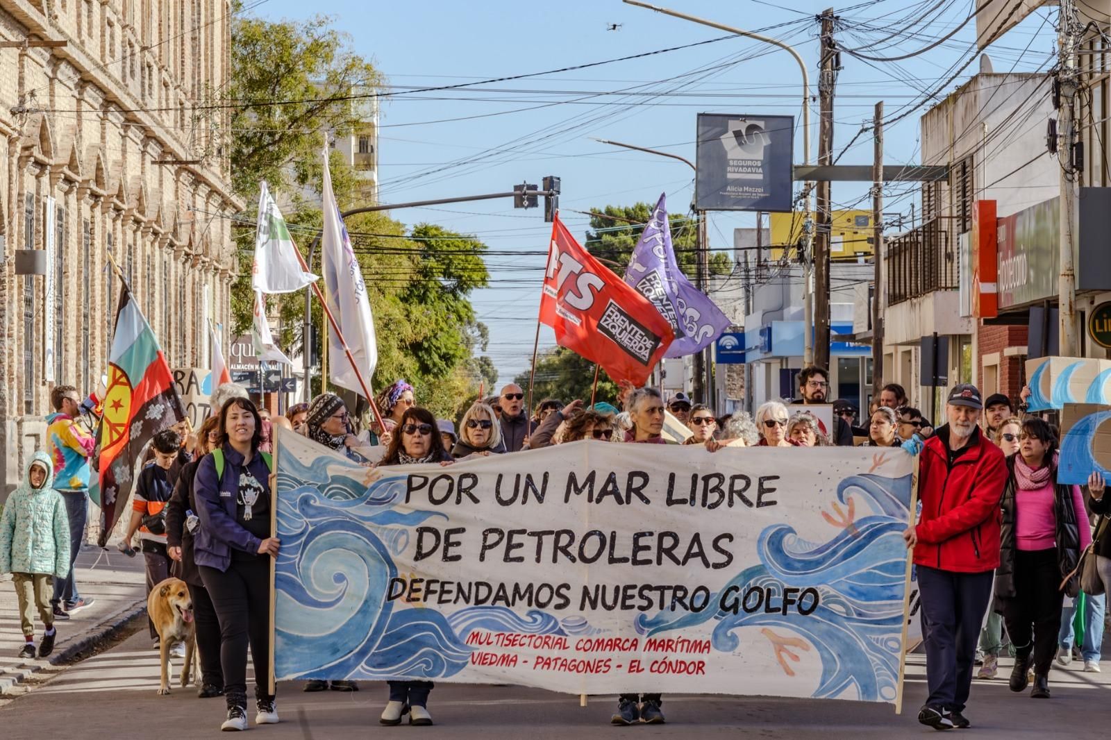 La sociedad civil de Río Negro se manifiesta contra la construcción de la terminal petrolera. Foto: cortesía Luciano Cutrera
