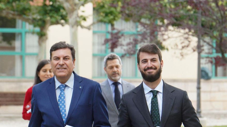 Choque entre consejeros del PP en Andalucía y Castilla y León por el sueldo de García-Gallardo