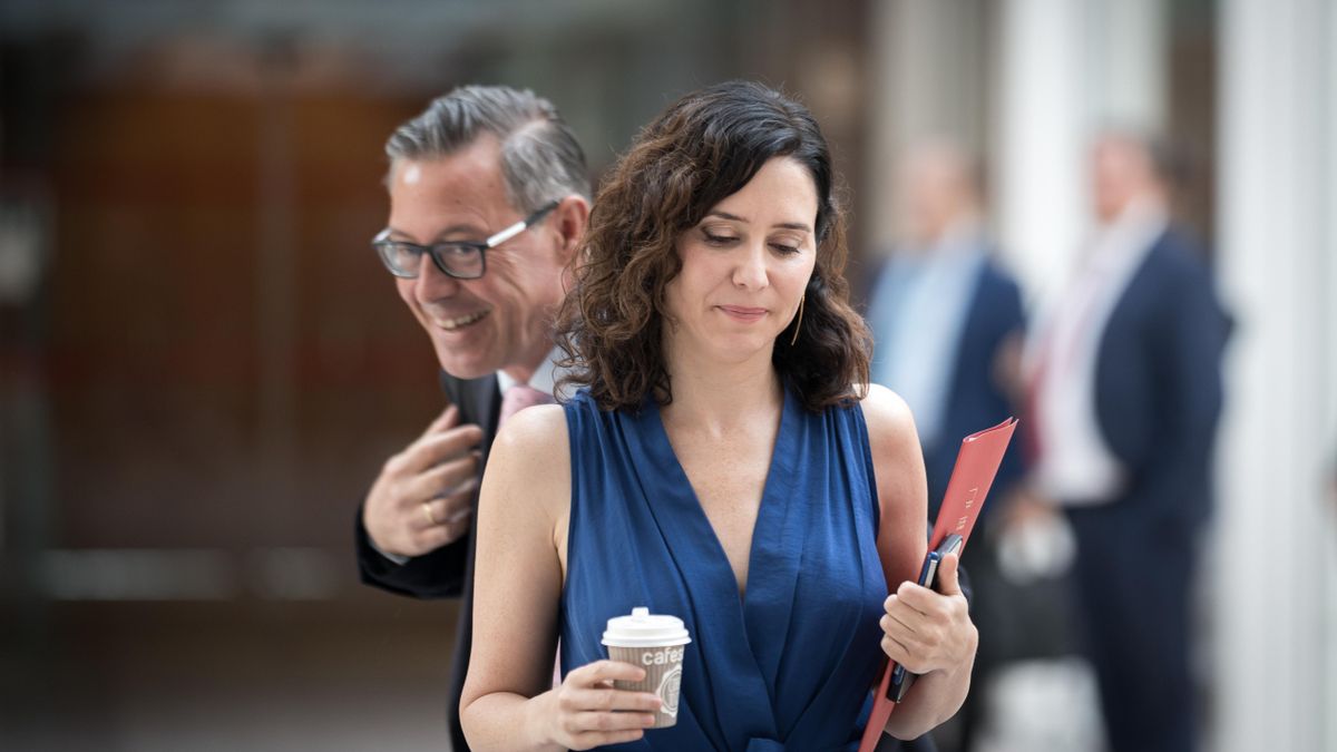 Isabel Díaz Ayuso, junto a Alfonso Serrano.