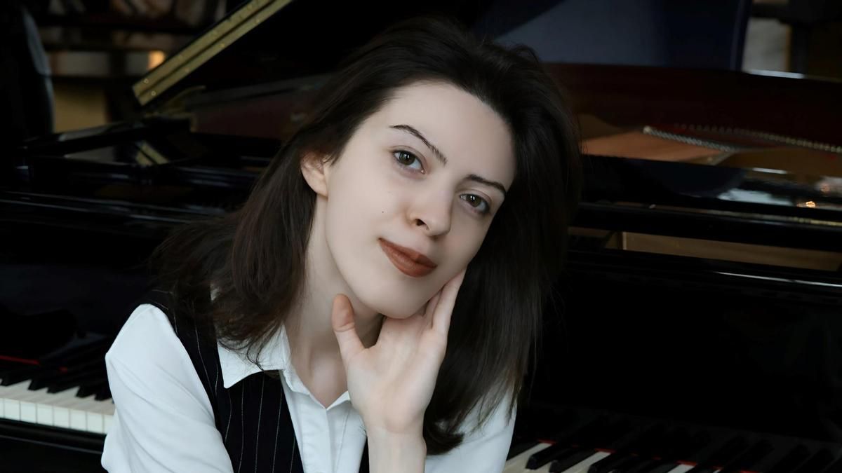 La pianista georgiana Miriam Tsitsiashvili, este viernes en concierto matinal en la Sala Eutherpe