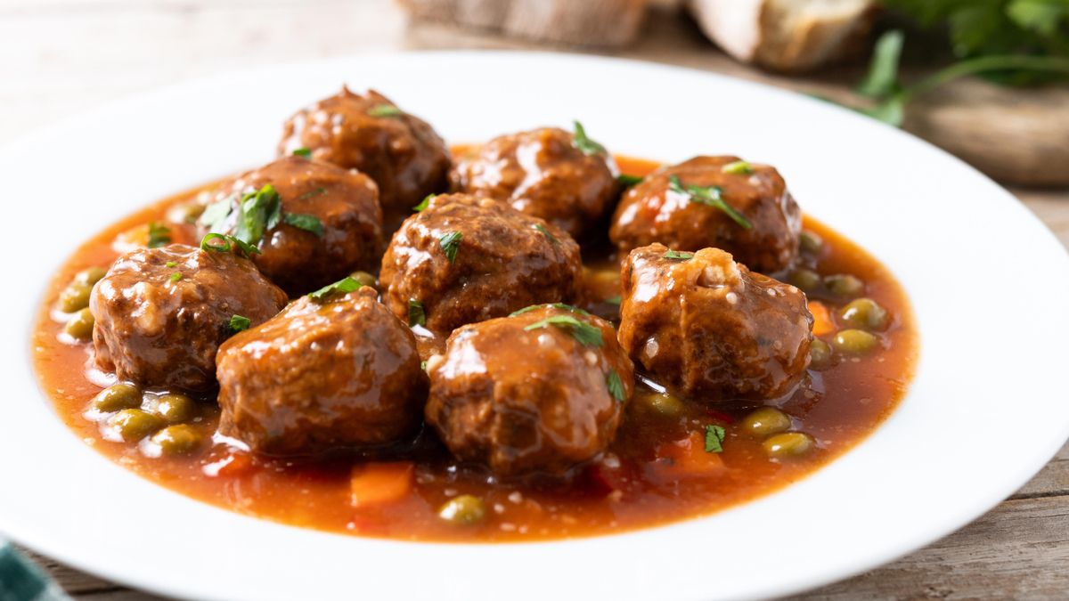 Albóndigas en salsa española