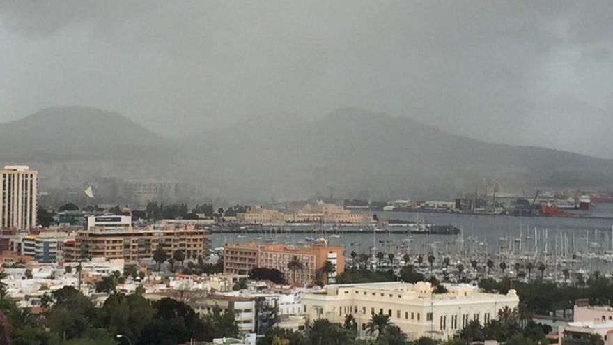 Lluvia en Las Palmas de Gran Canaria (CANARIAS AHORA)