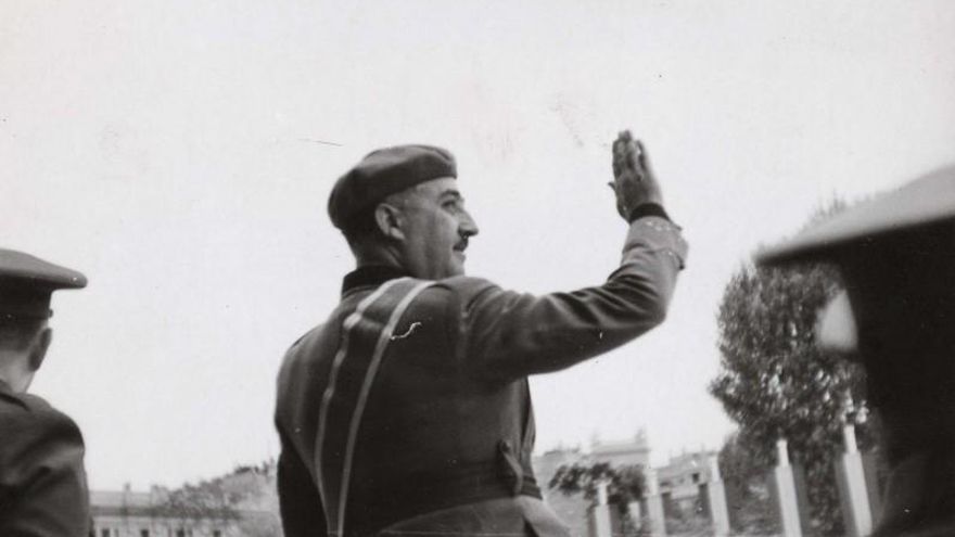 Un centenar de organizaciones firman un manifiesto contra "los 50 años de impunidad" tras la muerte de Franco