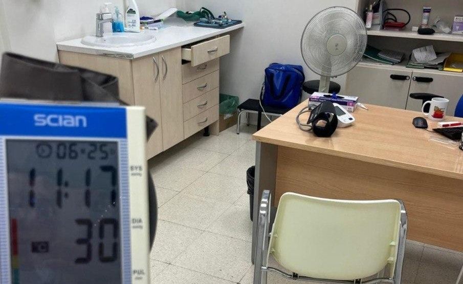 Imagen de una consulta en 2025, con el termómetro a 30 grados