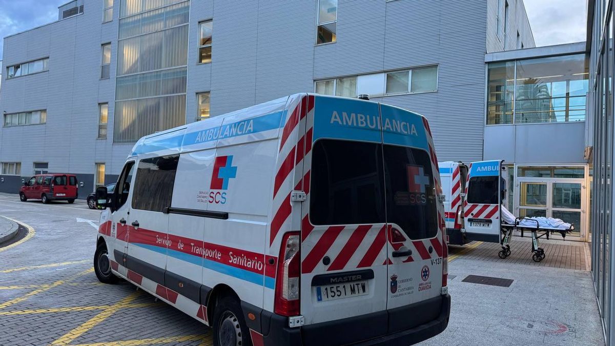 Ambulancia de Diavida en el Hospital Valdecilla de Santander.