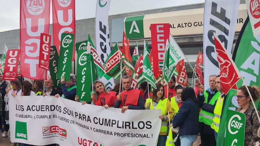 Sindicatos y Mareas Blancas redoblan sus protestas en los tribunales y en las calles por la sanidad pública en Andalucía