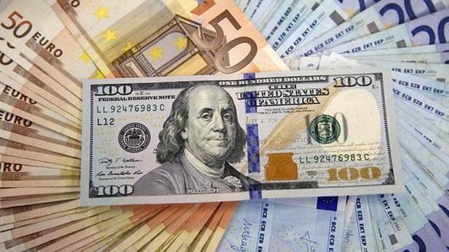 El euro cotizó por debajo del dólar por primera vez en 20 años, pero repuntó en el cierre