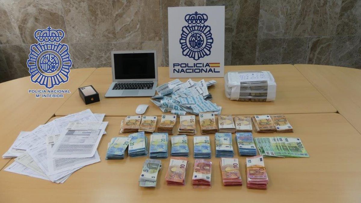 En el registro de la nave de Dos Hermanas donde eran explotados trece ciudadanos de origen chino se encontraron 45.000 euros en efectivo.