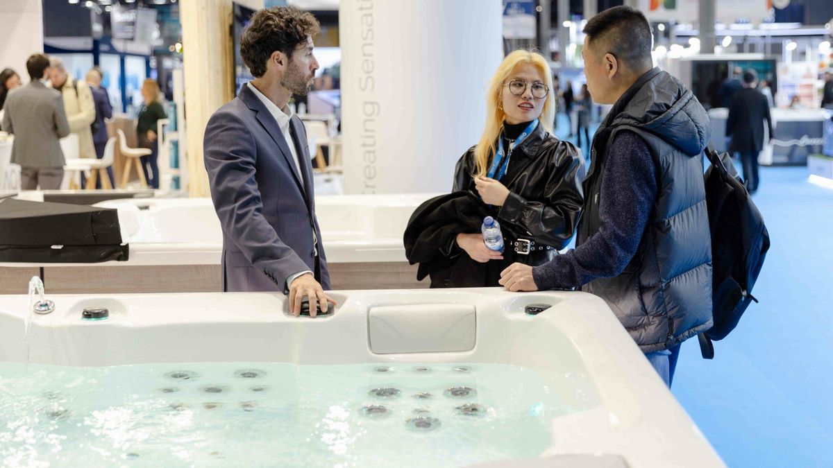 'Stand' con una bañera de hidromasaje en Piscina Barcelona 2023