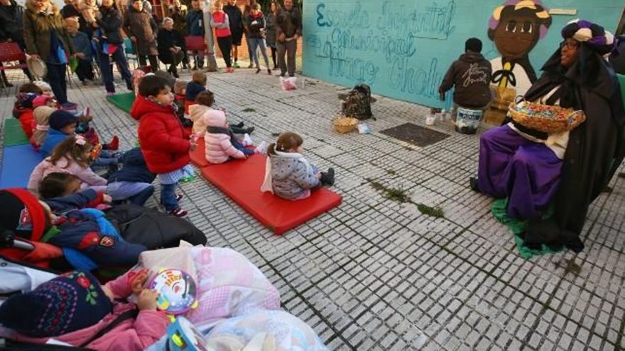 César Sánchez / ICAL La Escuela Municipal de Educación Infantil 'Los Escritores' pasa a denominarse Escuela Municipal de Educación Infantil 'Mago Chalupa', en homenaje al Mago berciano de la Navidad