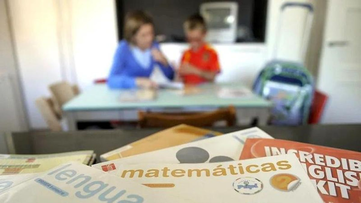 Más de 2.000 estudiantes de La Gomera recibirán libros de texto gratuitos para el nuevo curso