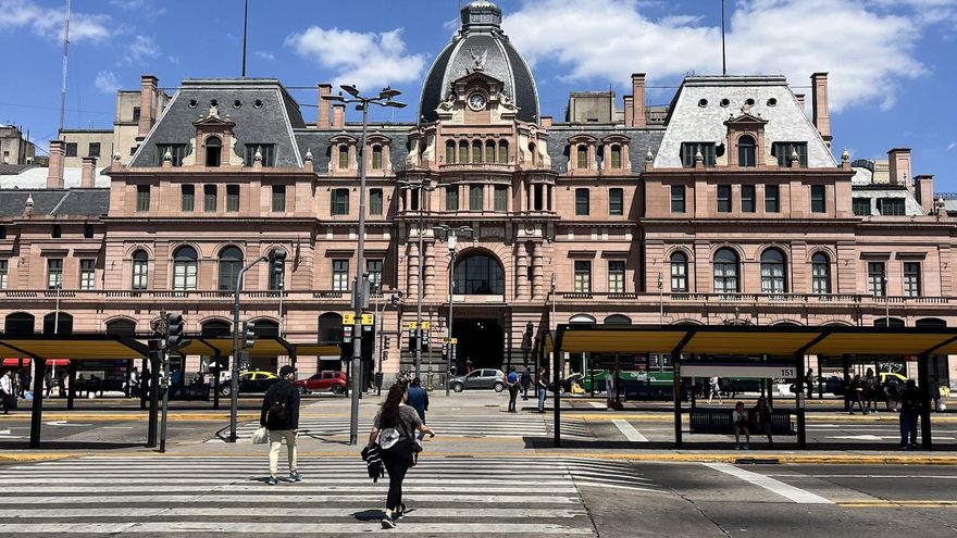 El paro de transporte apunta contra el ajuste de Milei y se extiende a estatales, universitarios y piqueteros