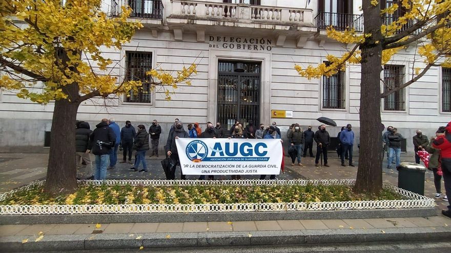 Concentración de guardias civiles en contra del reparto previsto de la productividad