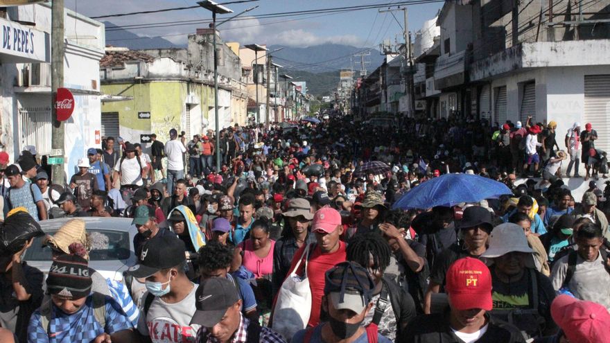 Autoridades activan operativo contra caravana de migrantes en sur de México