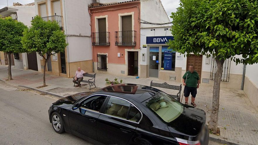 Denuncian un fraude masivo del gestor bancario de una pedanía de Lucena y antiguo tesorero del PP