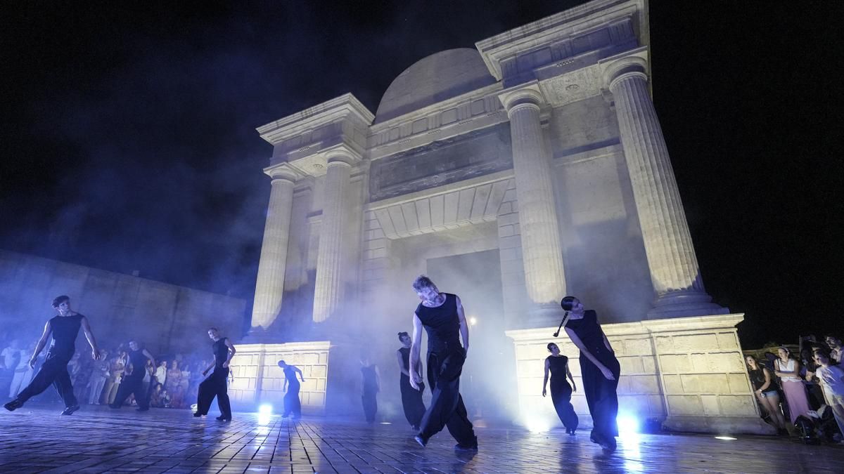 Noche del Patrimonio 2026 la compañía La Normal presenta en la Puerta del Puente Liminal