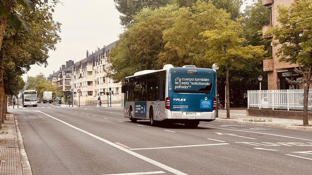 Lunes 20 por la mañana. Dos autobuses diésel juntos haciendo el BEI