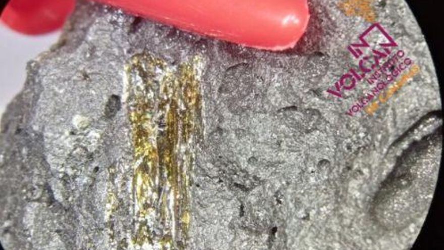 El volcán de La Palma expulsa una piedra semipreciosa
