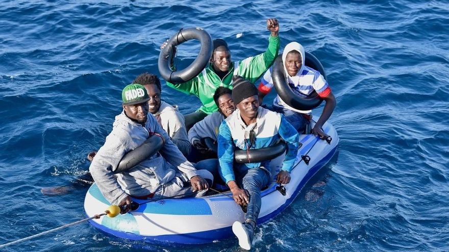 El Gobierno destaca la "coordinación" entre administraciones, FCSE y ONG para atender a inmigrantes llegados a la costa