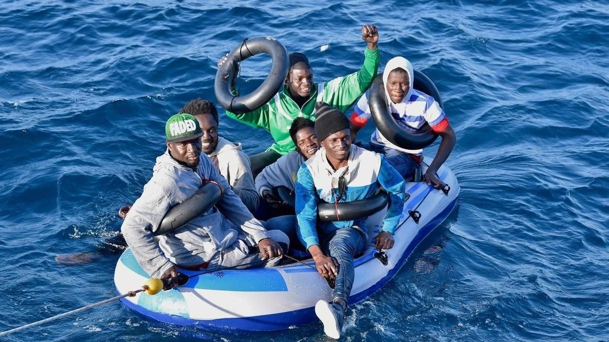 El Gobierno destaca la "coordinación" entre administraciones, FCSE y ONG para atender a inmigrantes llegados a la costa