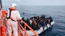 Ascienden a 343 los inmigrantes rescatados este viernes en aguas andaluzas