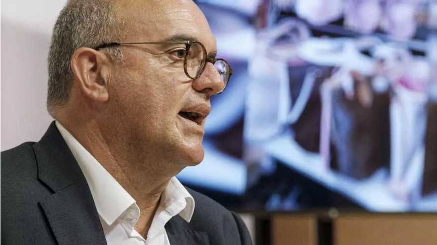 El delegado del Gobierno en Canarias reprocha al Ejecutivo regional que pidiera trasladar a la Península a un joven que dijo que tenía 20 años