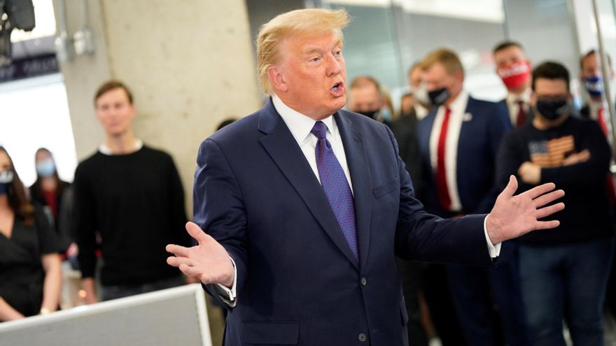 El presidente de Estados Unidos, Donald J. Trump, durante la visita a sus oficinas de campaña en Virginia.