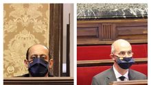 El portavoz municipal de Vox en València, José Gosálbez (derecha), en el pleno y su número 2, el concejal Vicente Montañez