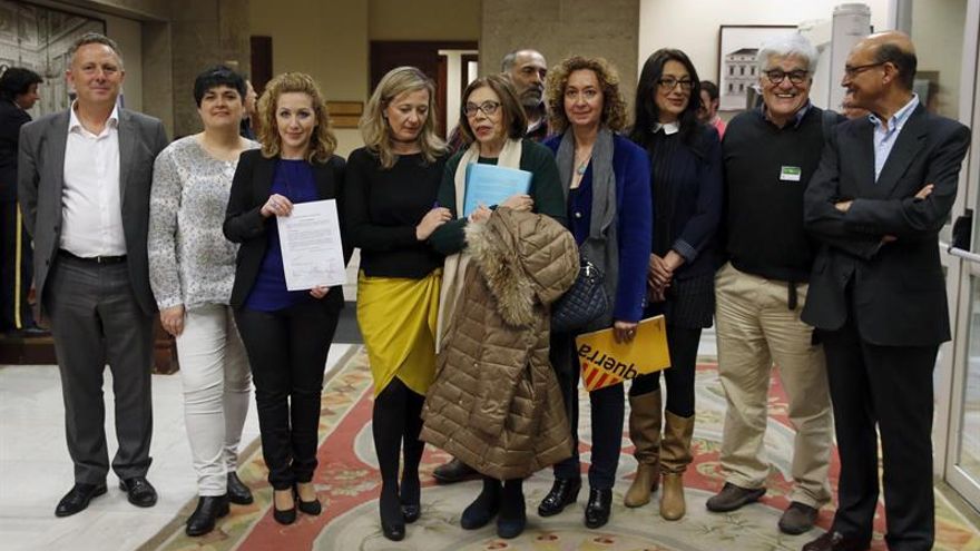 Seis partidos piden que comparezca Catalá por "obstruir" la causa de franquismo