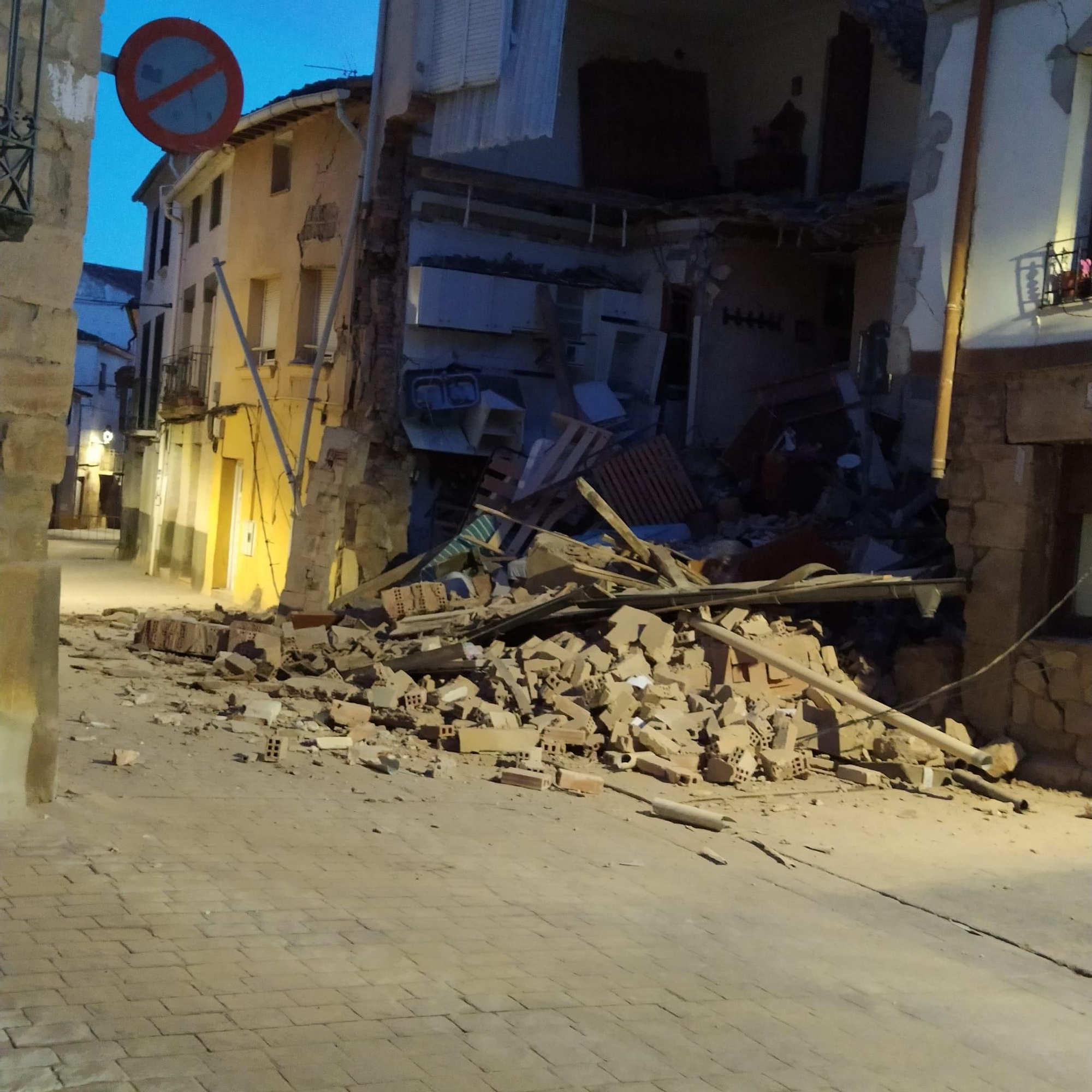 Colapsa por completo la casa derrumbada en Cenicero
