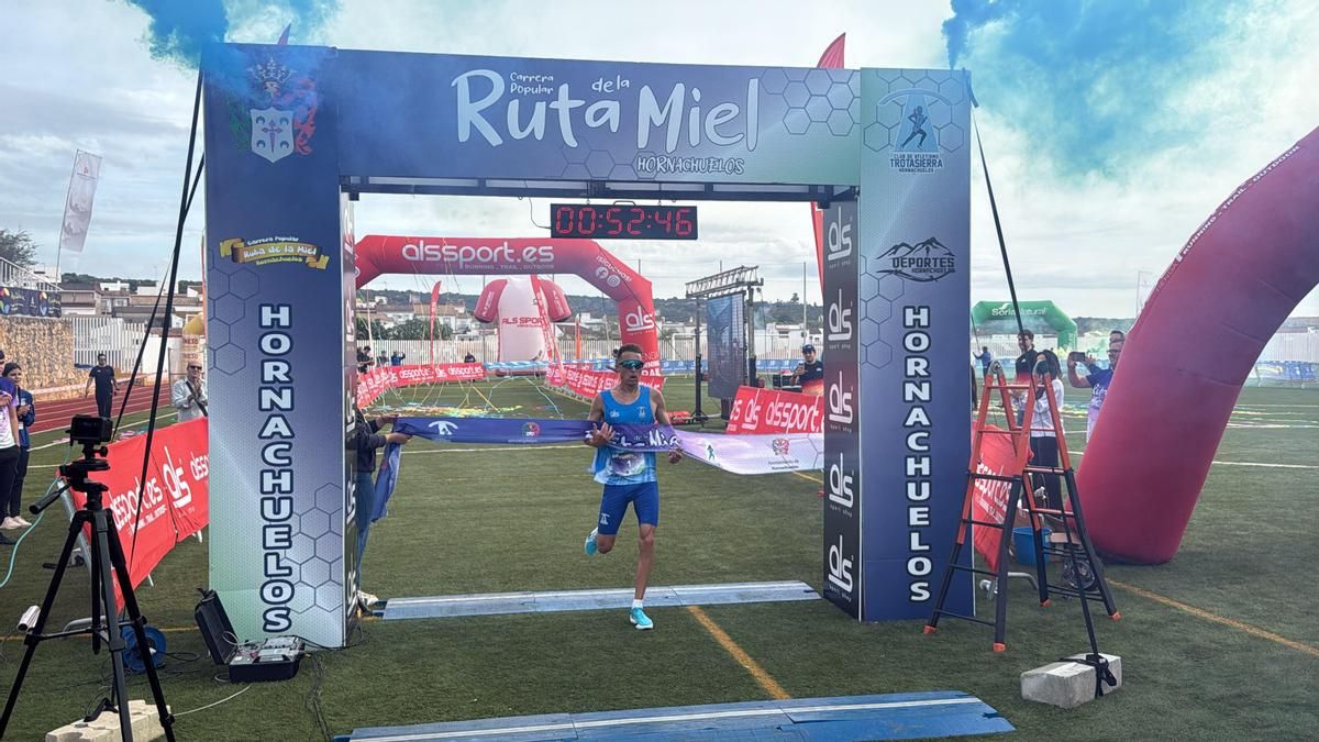Sergio Ortiz y Carmen Gutiérrez lideran el monólogo del Trotasierra en la XXVII Ruta de la Miel