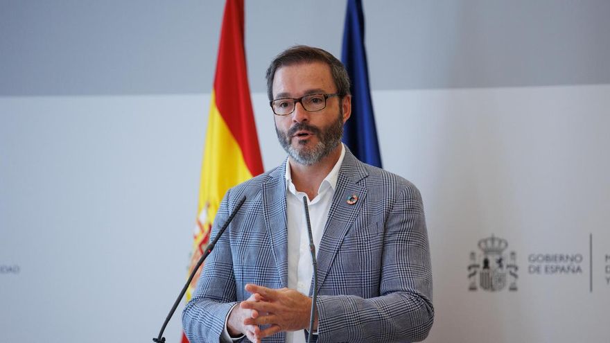 El senador José Francisco Hila durante una rueda de prensa.