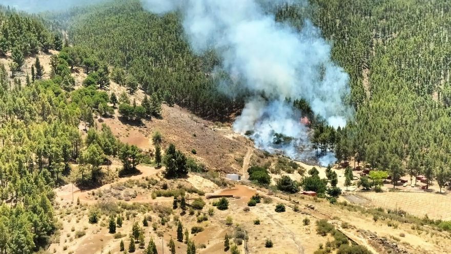 Imagen aérea del incendio declarado este martes en Tejeda